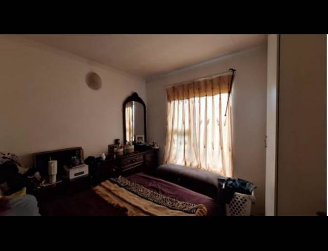 2 BEDROOM TOWNHOUSE FOR SALE IN CASTLEVIEW